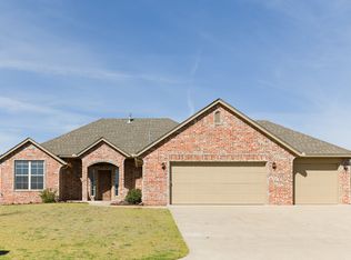 12141 Hidden Run Rd, Guthrie, OK 73044