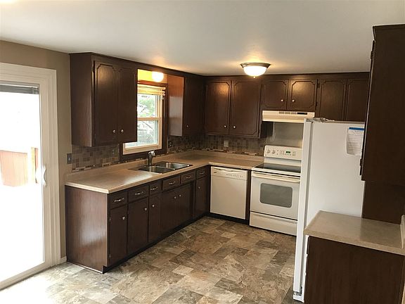 4th image of 3090 Cactus Ave