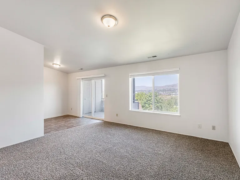 Aspen Heights Apartments — Photo 9