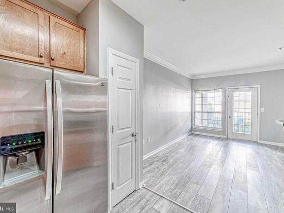 2nd image of 4852 Eisenhower Ave Unit 139
