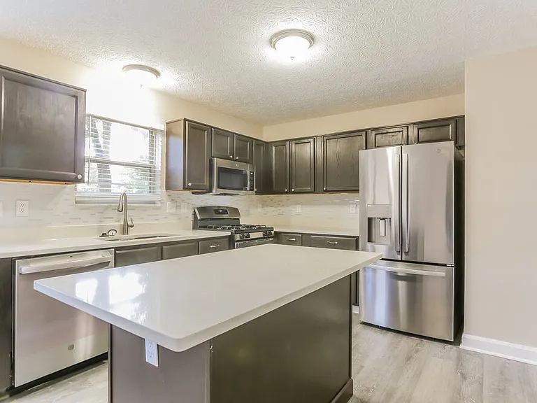 8711 Firstgate Dr — Photo 9