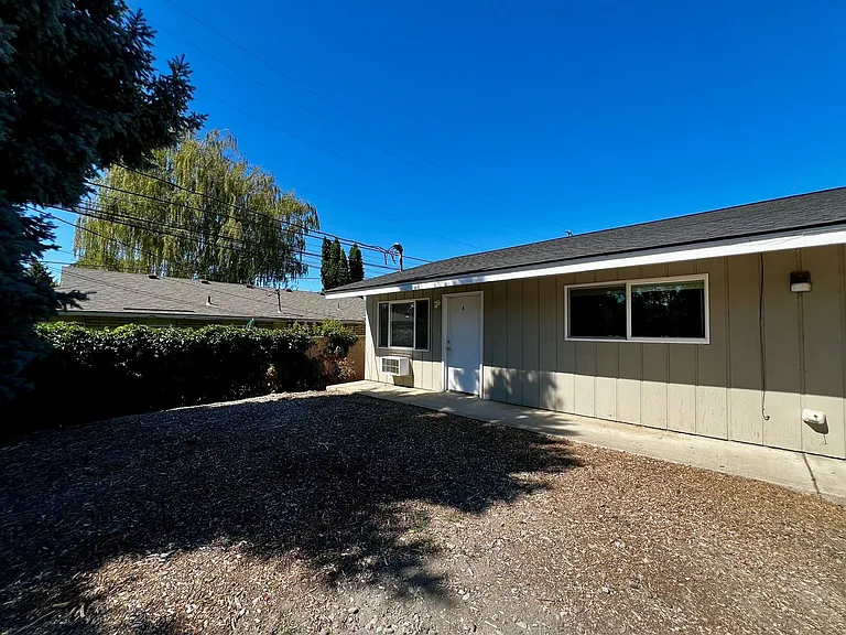 3910 Meadow Ln — Photo 3