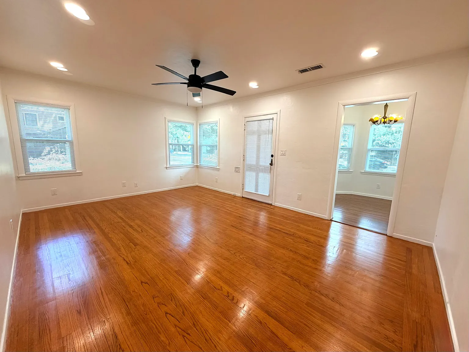 2 bed, 900 sqft, $2,495 — Photo 4