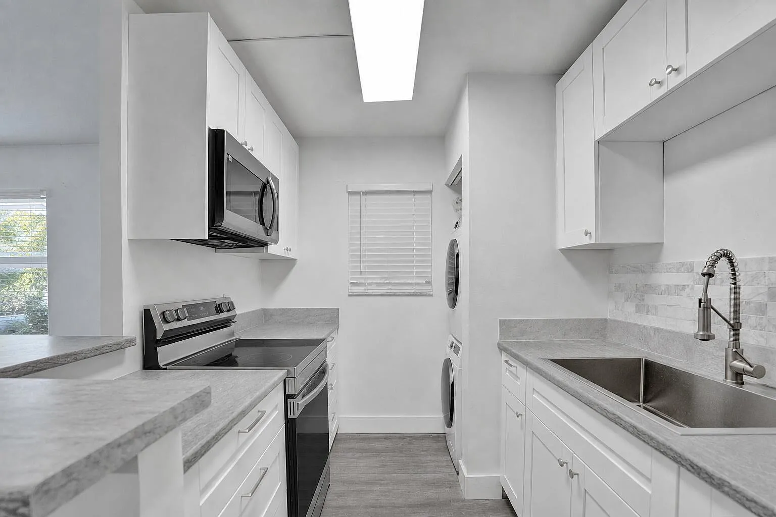 2 bed, 2.0 bath, 887 sqft, $2,300 — Photo 4