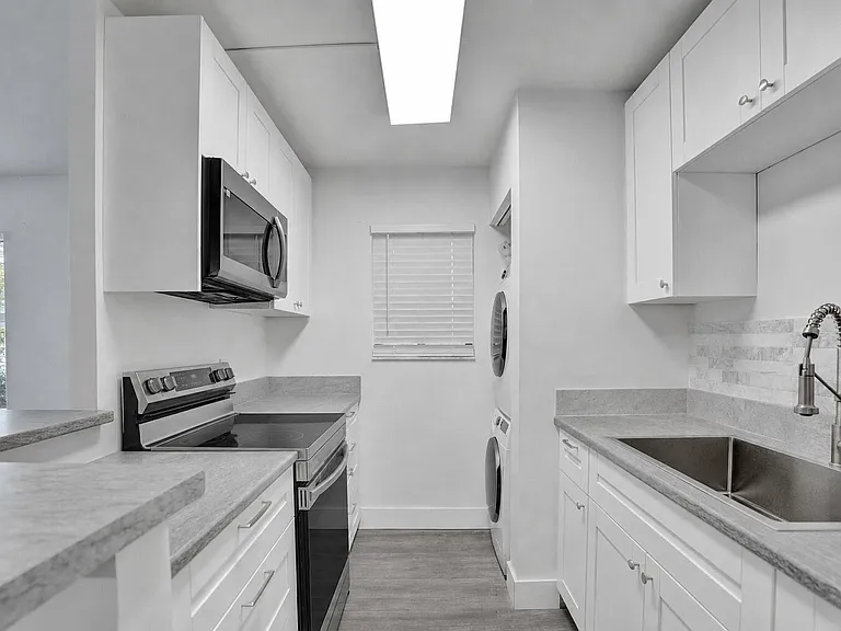 545 Trace Cir #101 — Photo 4