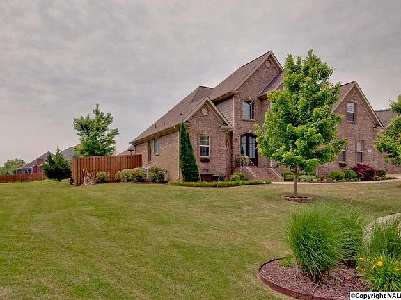 3rd image of 6720 Mountain Ledge Dr SE