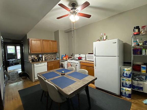2nd image of 853 N Wolcott Ave