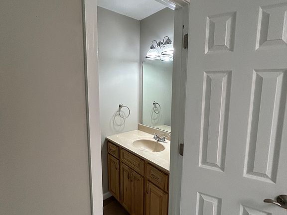 4th image of 908 Murrell Rd #A
