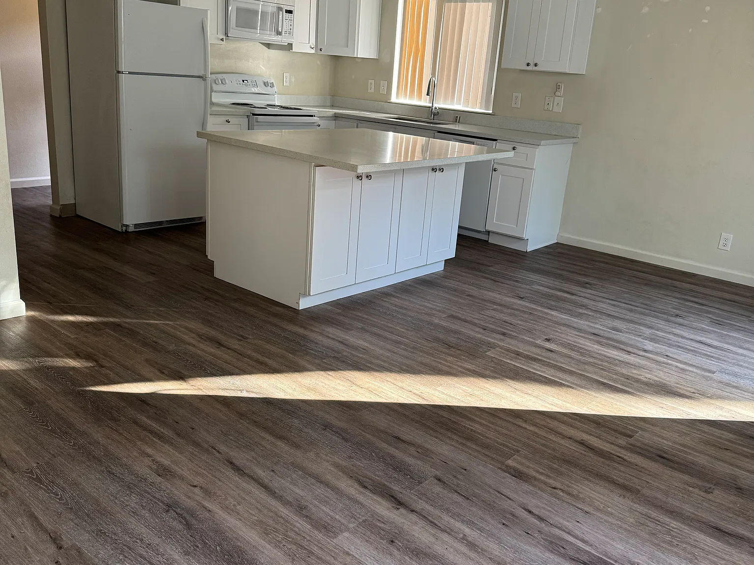 814 Mantelli Dr — Photo 3
