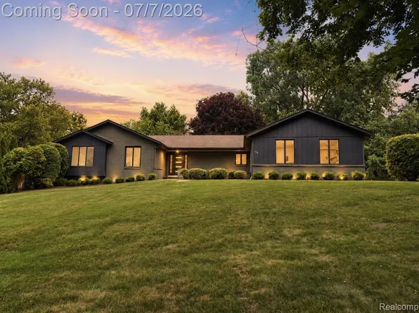 756 Great Oaks Dr, Bloomfield Hills, MI 48304