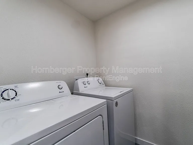 911 E Bridgeport Ave #B — Photo 7