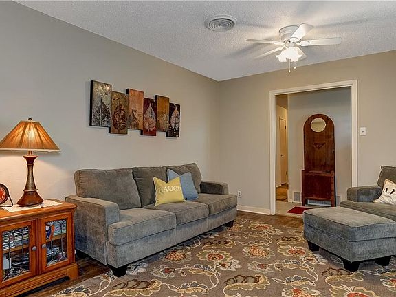 4th image of 1702 S Hyde Park Ave