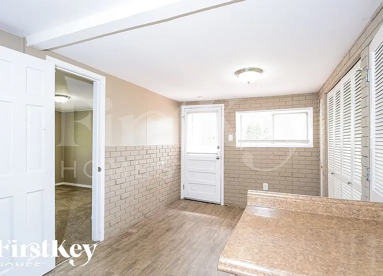 2293 Maxville Ln — Photo 4
