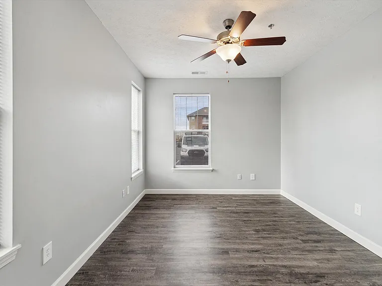 Richmond (Renovated) - 2 Bed / 2 Bath - 1,058 Sq.Ft.