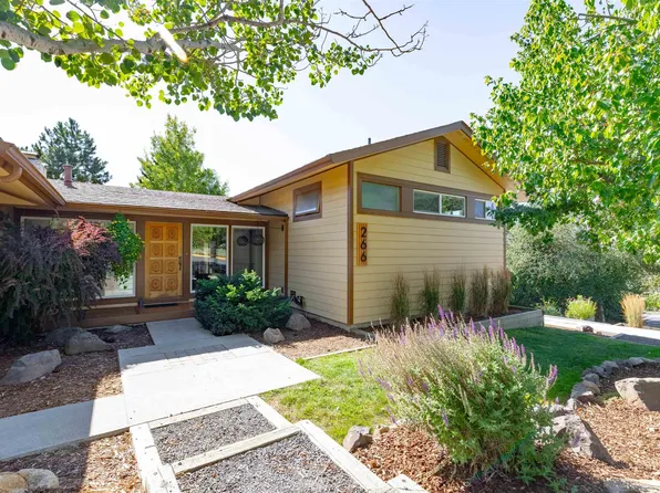 266 Circle Dr, Moscow, ID 83843
