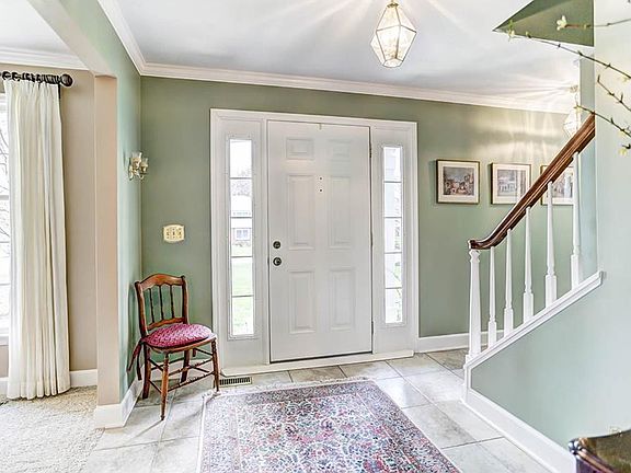 4th image of 2390 Greenlawn Dr