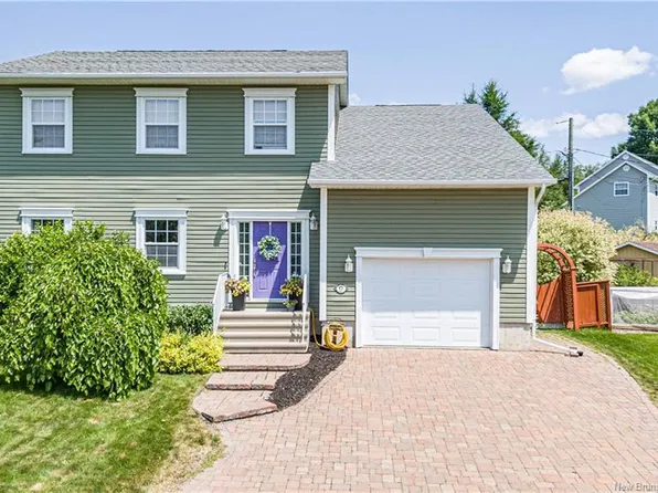 9 Jennie Ct, Fredericton, NB E3B 9X9