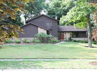 13380 Strathmore Dr, Valley View, OH