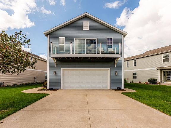 2nd image of 410 Island Pointe Dr
