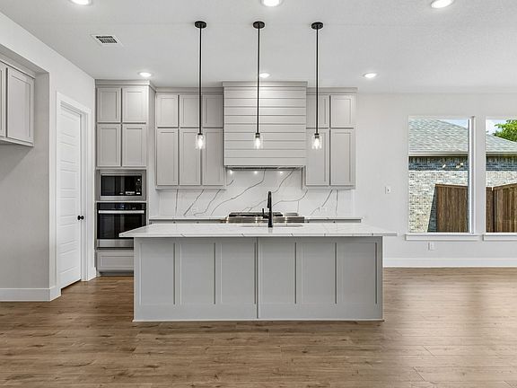 3rd image of 1019 Goldenrod Dr