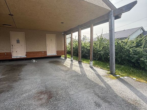 2nd image of 1008 E 9th Ave APT B