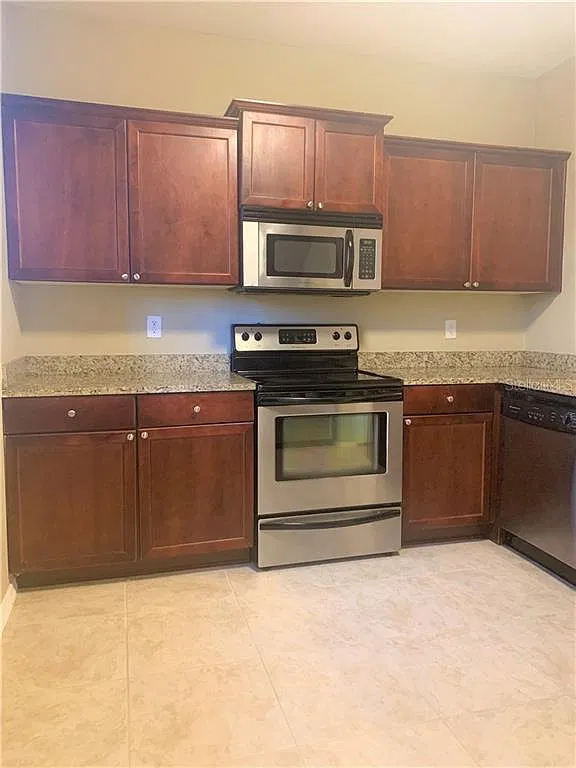 1 bed, 837 sqft, $1,575 — Photo 2