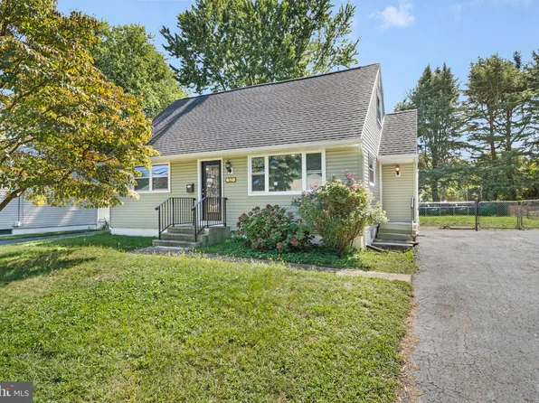 57 Hinkle Dr, Bordentown, NJ 08505
