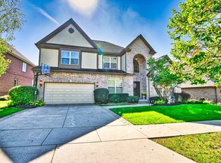 27 E Warson Ct, Vernon Hills, IL 60061