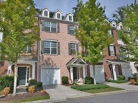 626 Pember Pt, Sandy Springs