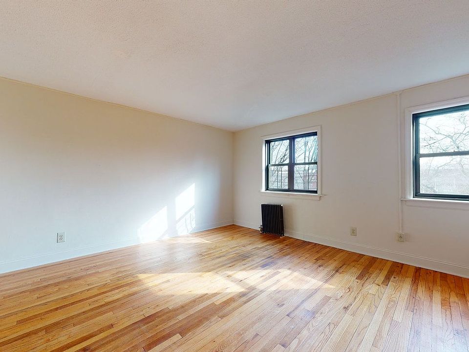 1st image of 20-34 Crescent St #3C