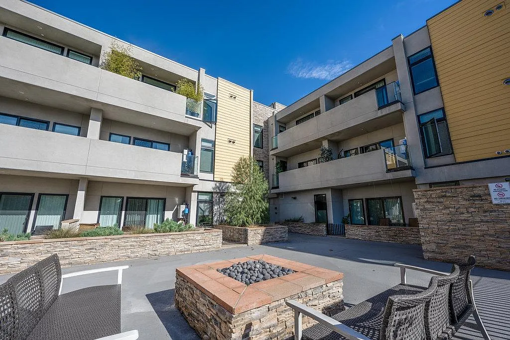 Glenoaks Residences — Photo 4