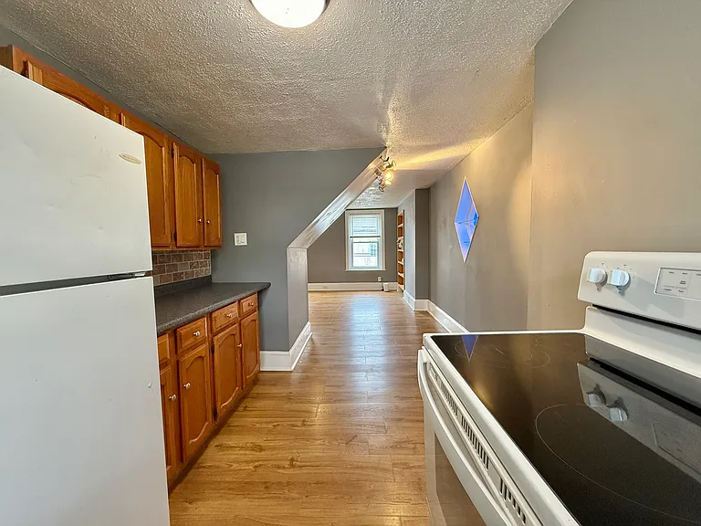 122 2nd St #2 — Photo 11