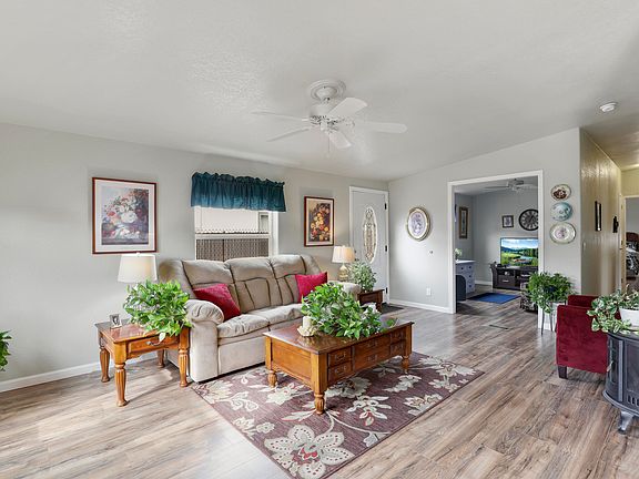 2nd image of 217 S Houston Creek Cir