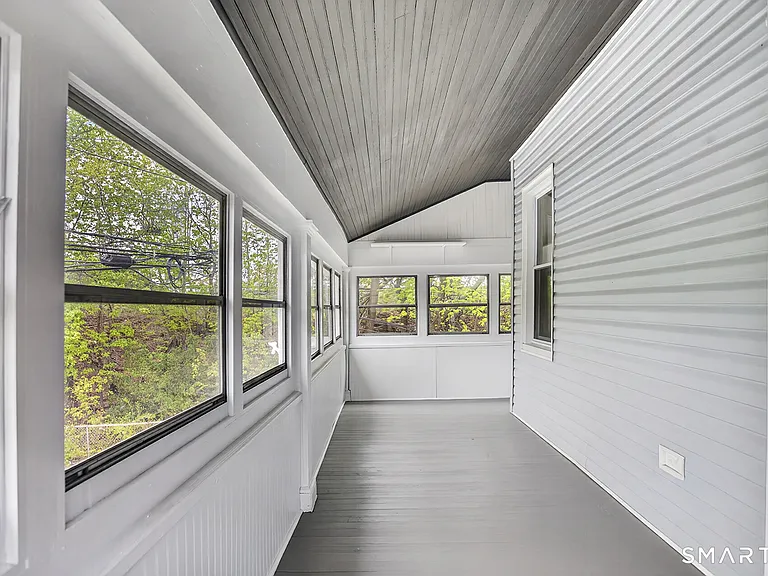 95 Parrott Ave — Photo 23