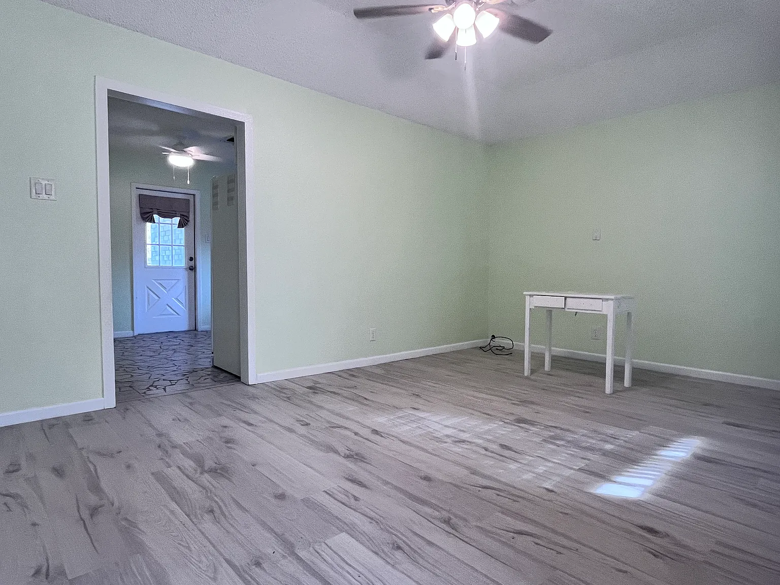 3 bed, 1215 sqft, $1,650 — Photo 2