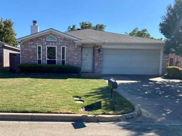 8012 Iris Cir, Fort Worth, TX 76137