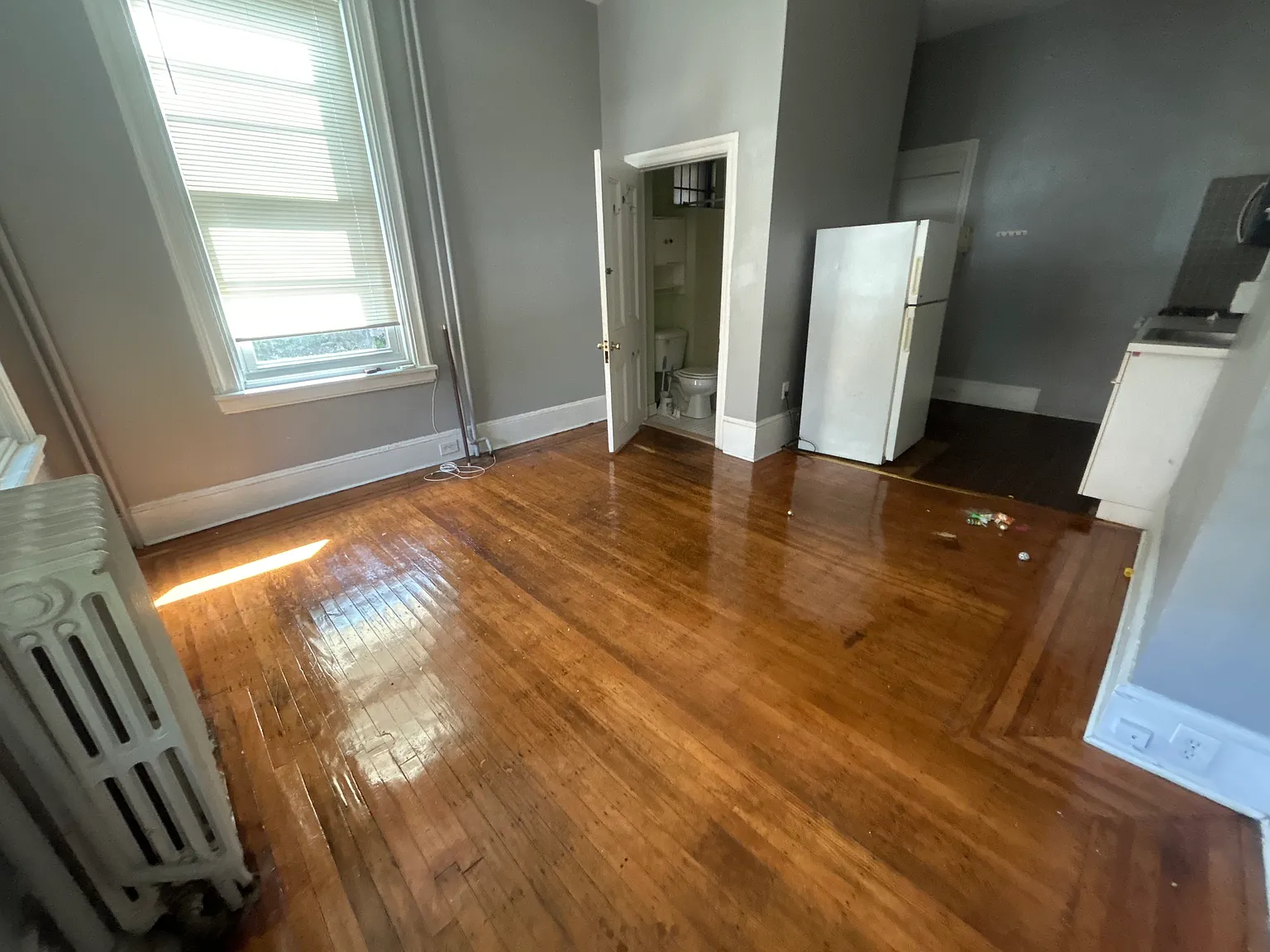Studio, $990 — Photo 2