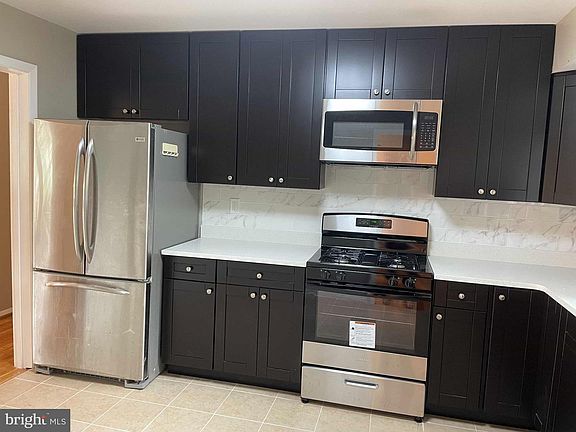 5th image of 409 Deacon Brook Cir