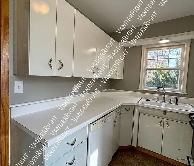 1901 W 26th St — Photo 7