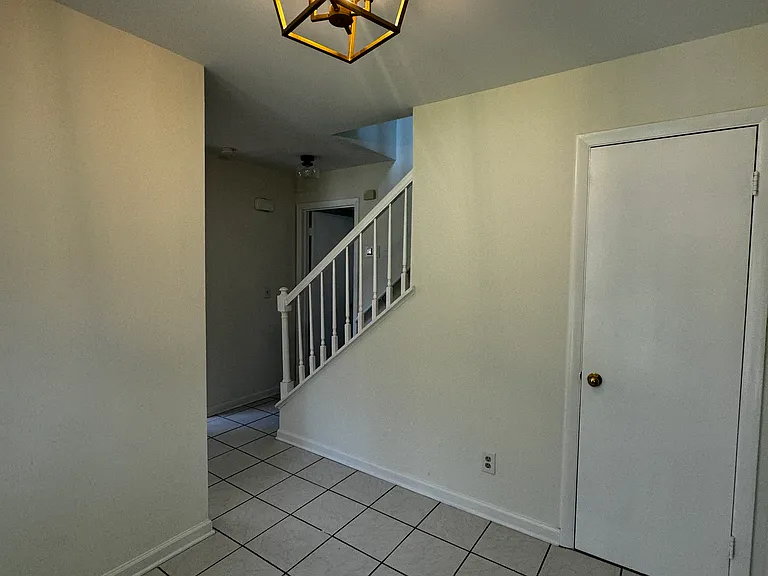 3310 Winchester Dr — Photo 2