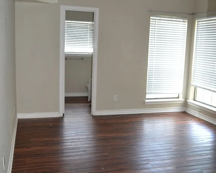 404 Benjamin St — Photo 18