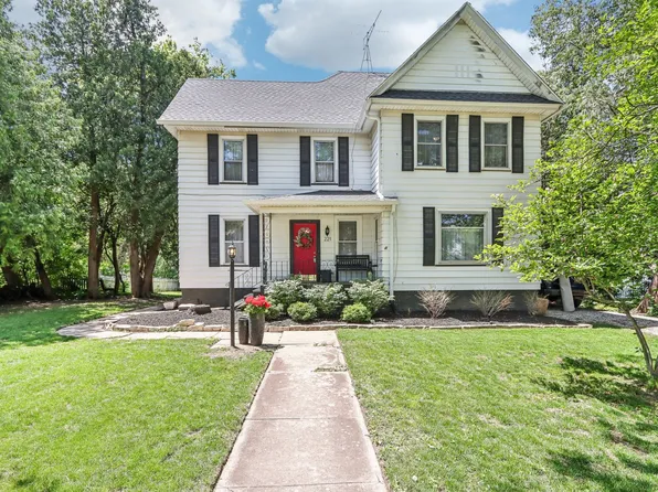 221 N Sycamore St, Hinckley, IL 60520