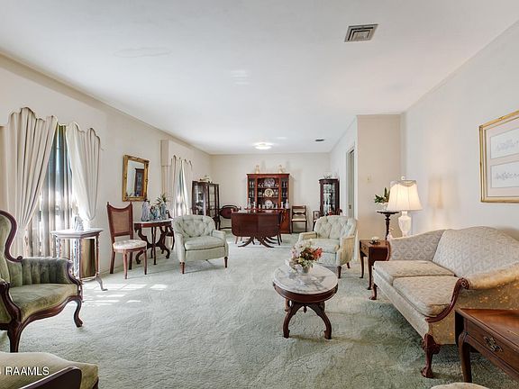 3rd image of 102 Robert Dr