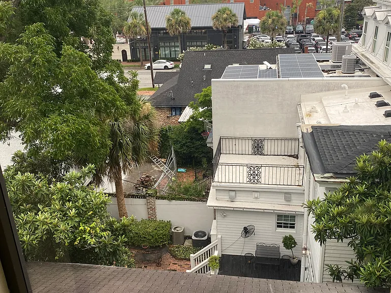 E Hall St — Photo 12