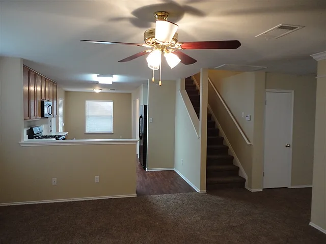 610 Carole Cv — Photo 4