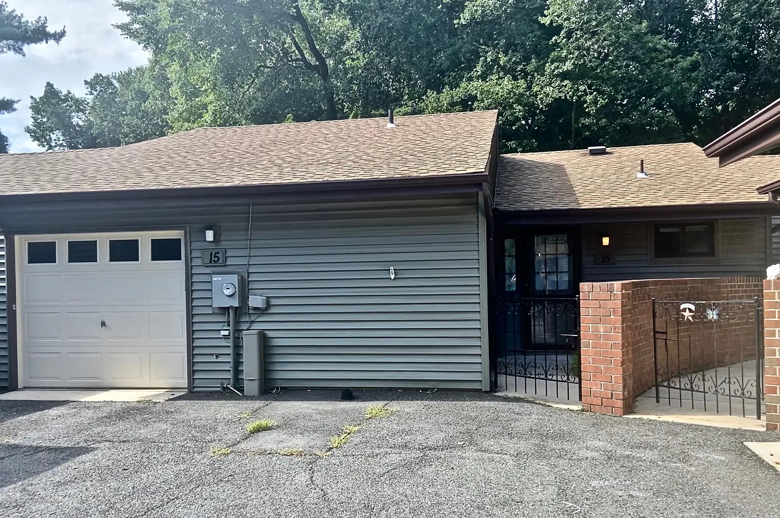 15 Hampton Ct photo 1
