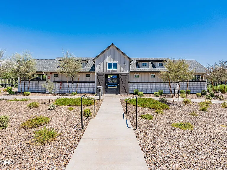 4864 E Village Dr — Photo 37