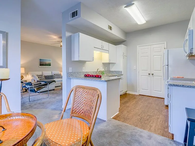 South Bluffs Apartments — Photo 67