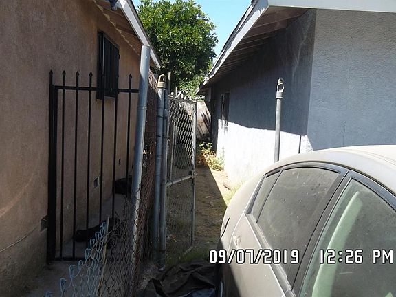 5th image of 576 N Pico Ave
