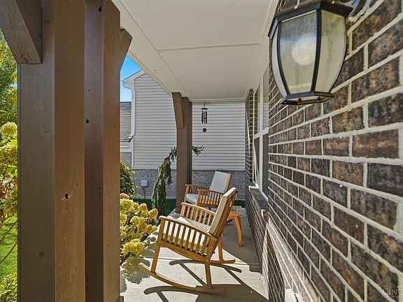 5th image of 1571 Canterbury Ct